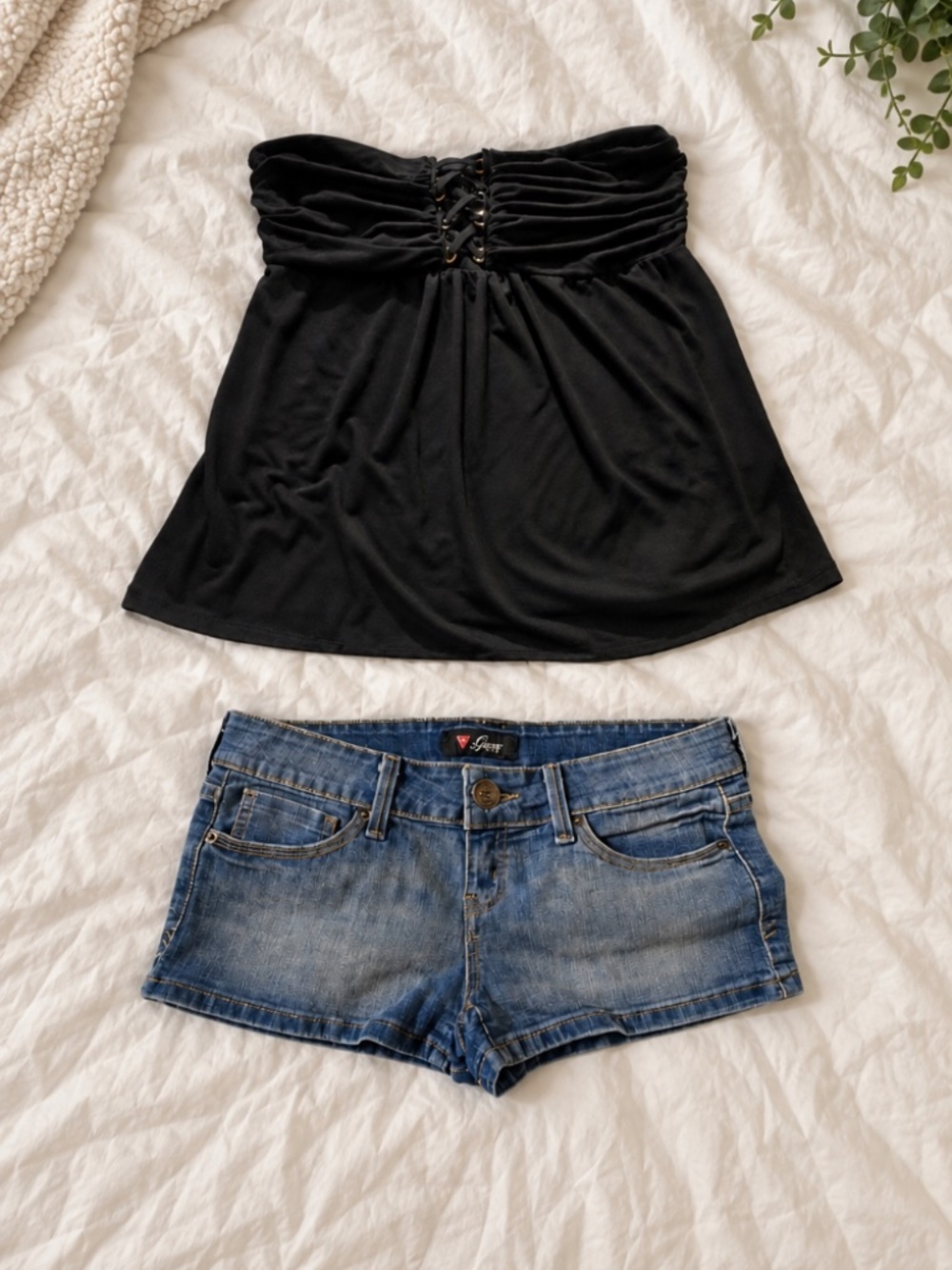 WHBM Black Corset Top & Vintage Guess Denim Shorts Y2K Outfit M 28”